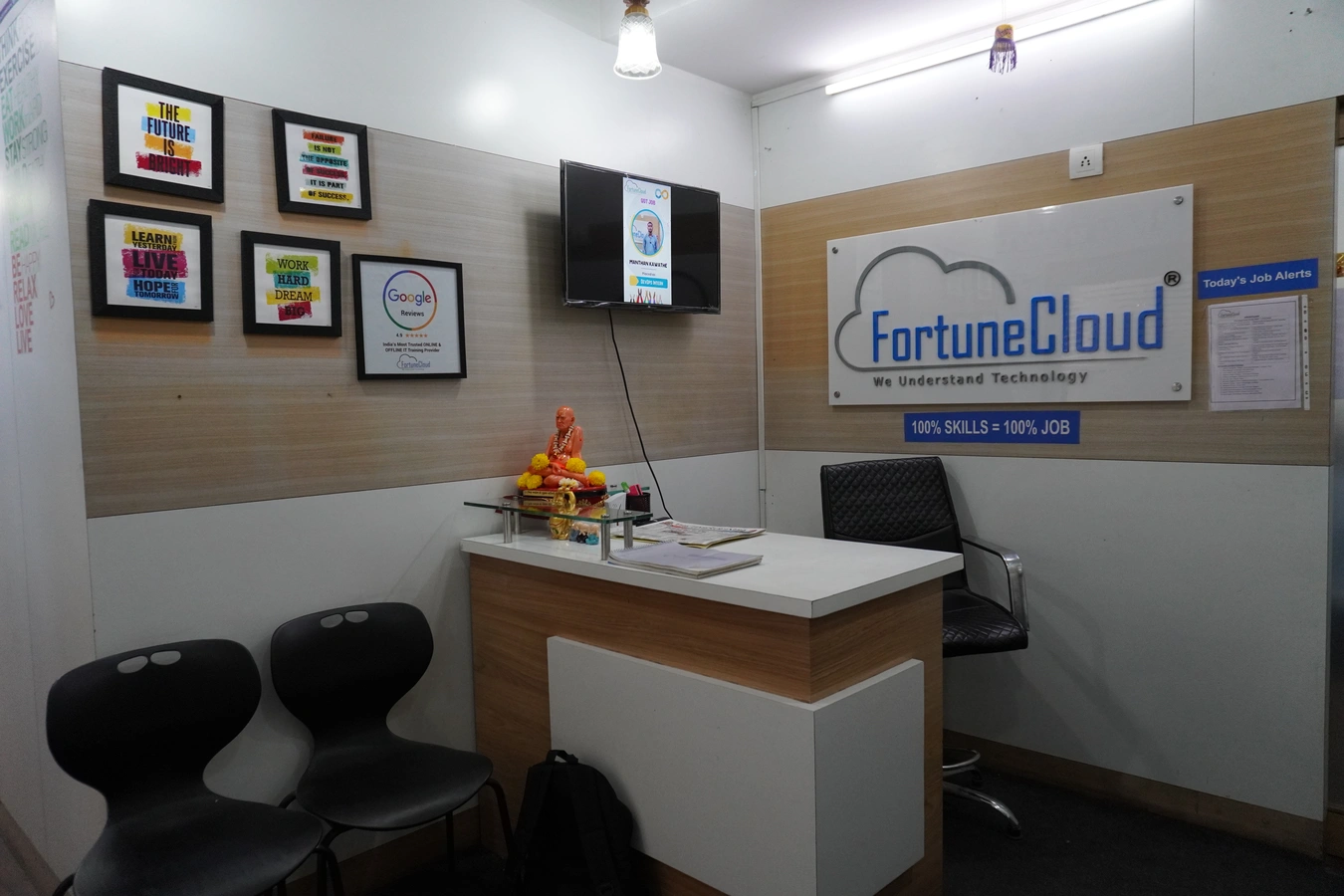 Best IT Training Institute in Shivaji Nagar, Pune Classroom Hub